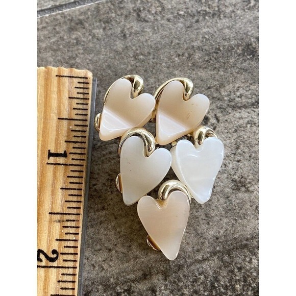 Claudette Vintage Pearl and Beige Moon Glow thermoset clip ons Brooch Set - Picture 4 of 11